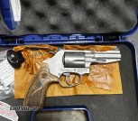 Smith & Wesson 357 magnum revolver pro series