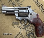 Smith & Wesson Model 686 Plus Deluxe Revolver
